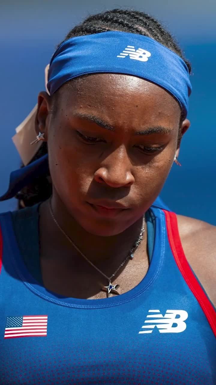 Coco Gauff, învinsă în 59 de minute!    FOTO.  Momentul în care își distruge racheta de nervi, după   umilința de la Australian Open.  Credea că n-o vede nimeni!