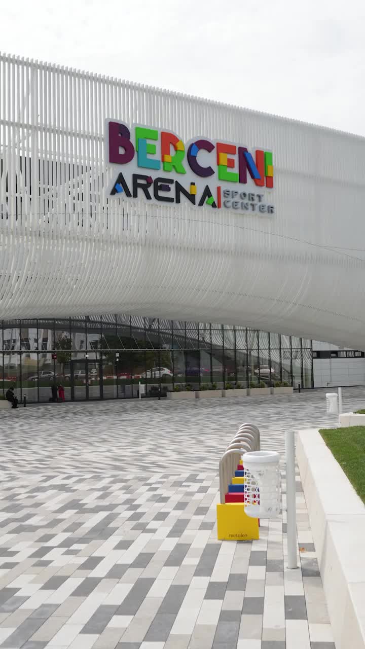 Schimbare la Patinoarul Berceni  Primarul Daniel Băluță a făcut anunțul.   Omagiu pentru un român din „Hall of Fame”  + Trump, „adus” în Sectorul 4