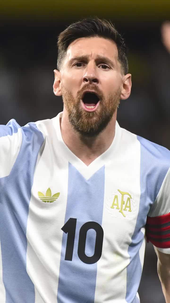 &bdquo;Que mira bobo&rdquo; 2.0Messi&nbsp;s-a luat de un jucător după un fault asupra lui &raquo; Cum a reeditat celebra frază de la Cupa Mondială din 2022