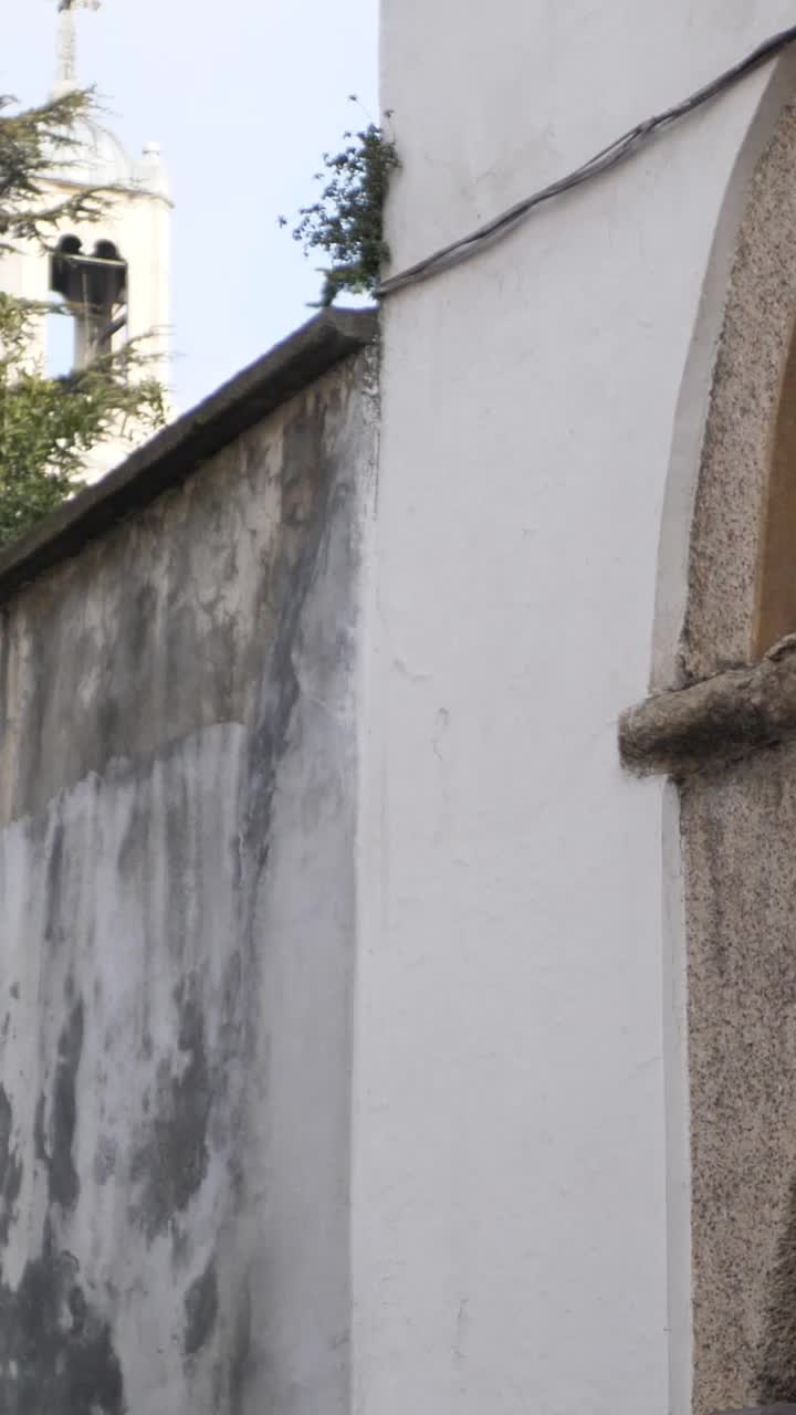 Colțul de suflet al lui Lucescu    GOLAZO.ro  a vizitat   biserica românilor din Istanbul,  recuperată și refăcută de selecționer: „Ne rugăm pentru el”