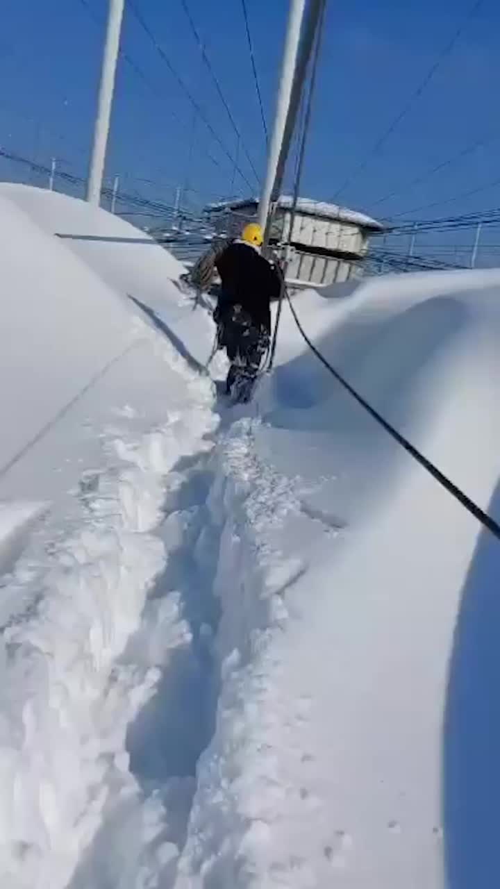 Alpinist pe Arena Națională  Imagini spectaculoase de pe  acoperișul stadionului  + Primăria vrea ca totul să fie perfect la FCSB - PAOK