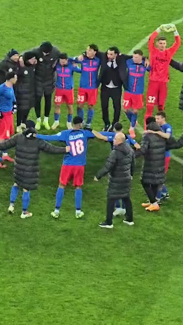 Super ro&#537;-alba&#537;trii Reac&#539;ii la cald de la masa presei. FCSB, control total. Lucescu n-a avut nicio &#537;ans&#259;!