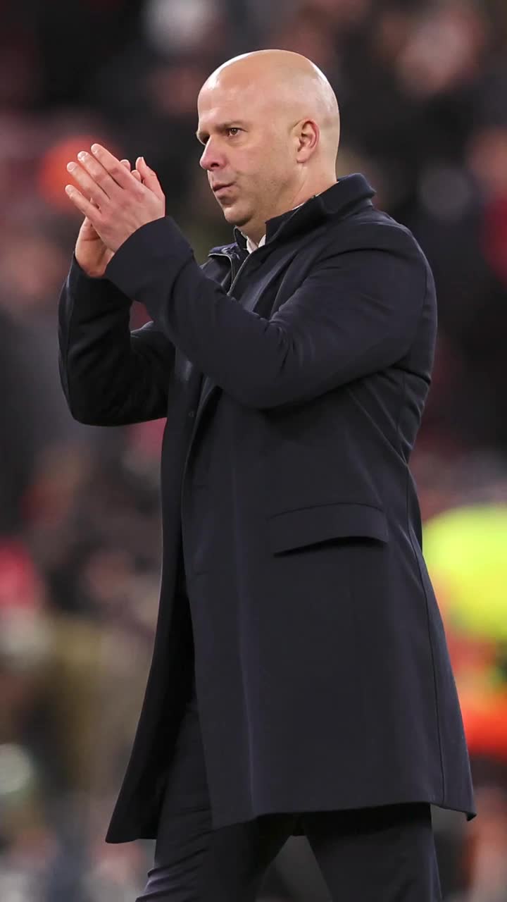 Jucătorii nu-l mai vor pe Slot  Antrenorul   revelației din Premier League  ar fi favorit să-l înlocuiască pe tehnicianul lui Liverpool