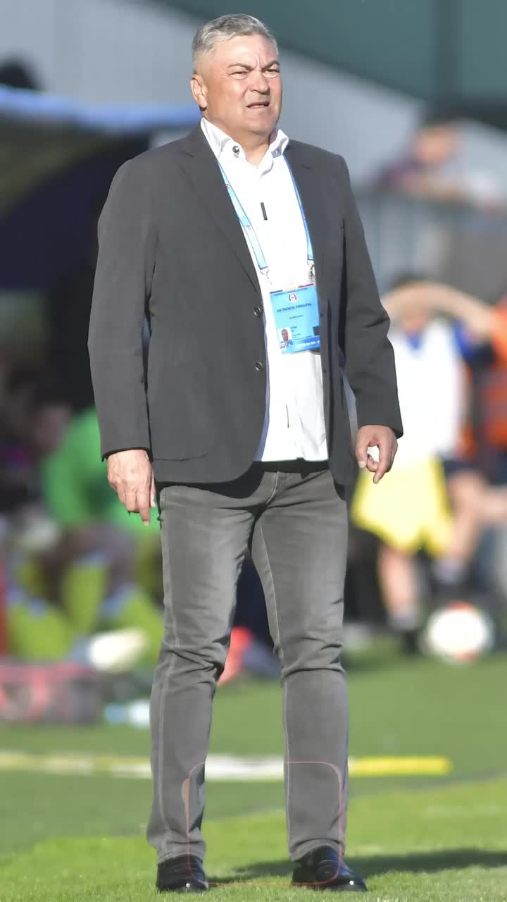 Conflict Ilie Stan a înjurat un fan, la finalul meciului Gloria Buzău - FC Botoșani, scor 0-2