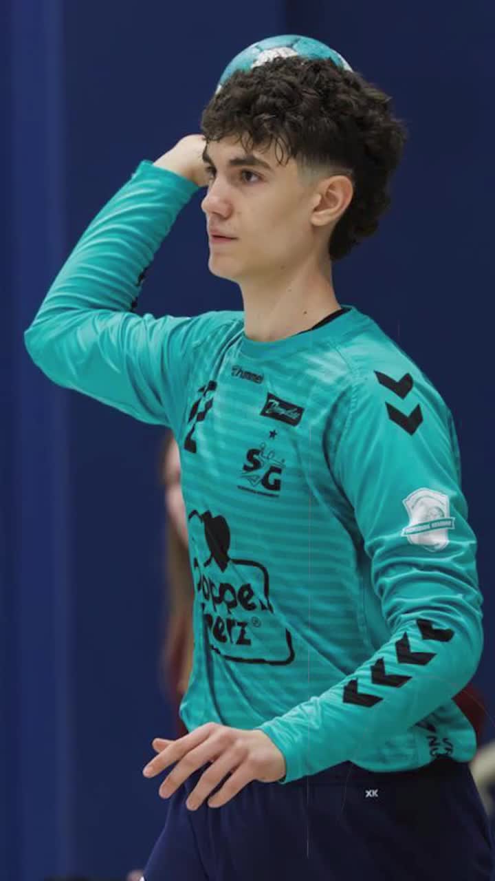 Un român a făcut senzație în European League    VIDEO:  Cătălin Haidu,   un jucător de doar 17 ani,  parade spectaculoase în poarta celor de la Flensburg