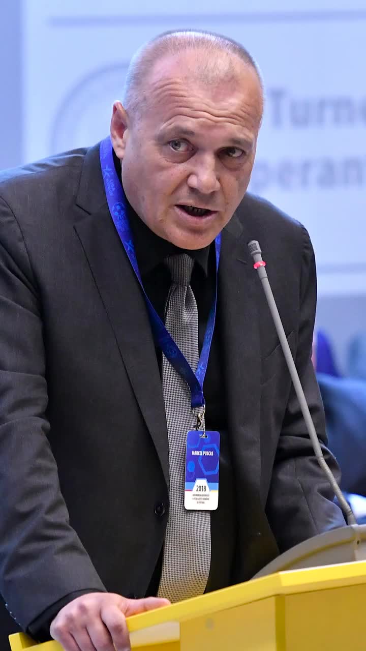 Propagandă falsă Marcel Pușcaș a postat o diplomă de BAC a lui Nicușor Dan, creată cu AI: „Cum e cu pleava?”