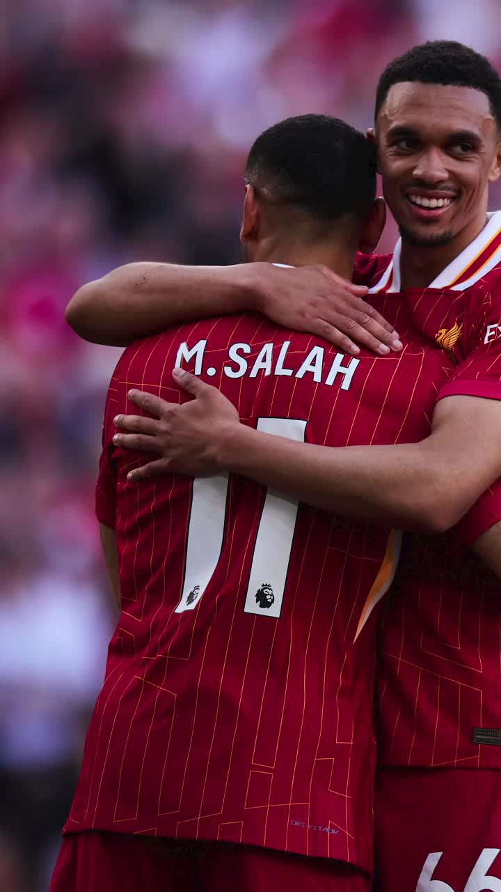 „Nu așa ne comportăm noi!” Salah sare în apărarea lui Arnold, care a fost huiduit de fani la ultimul meci de pe Anfield: „A dat totul timp de 20 de ani”