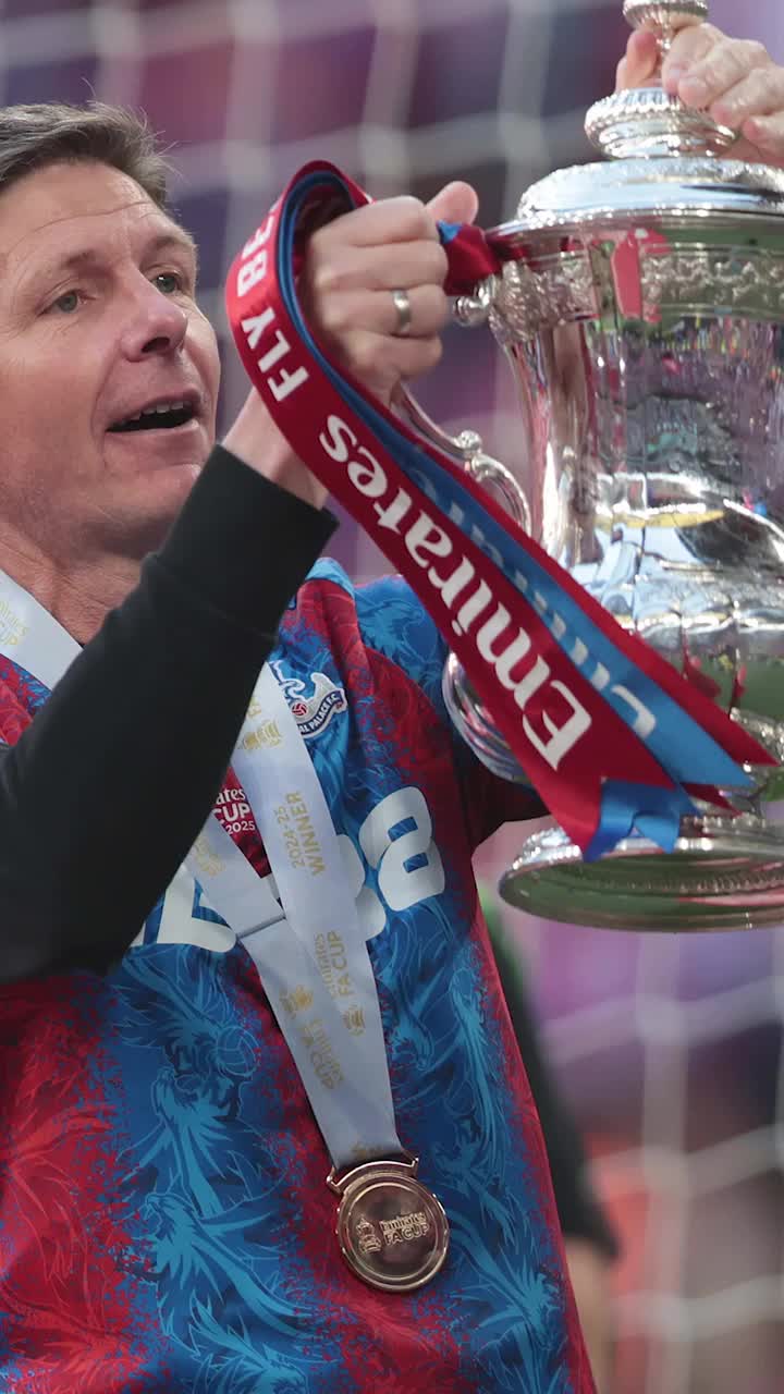 „Pot să-i fiu eu secund?” Cine este „regele” de pe Wembley, antrenorul care l-a învins pe Guardiola în finala Cupei Angliei