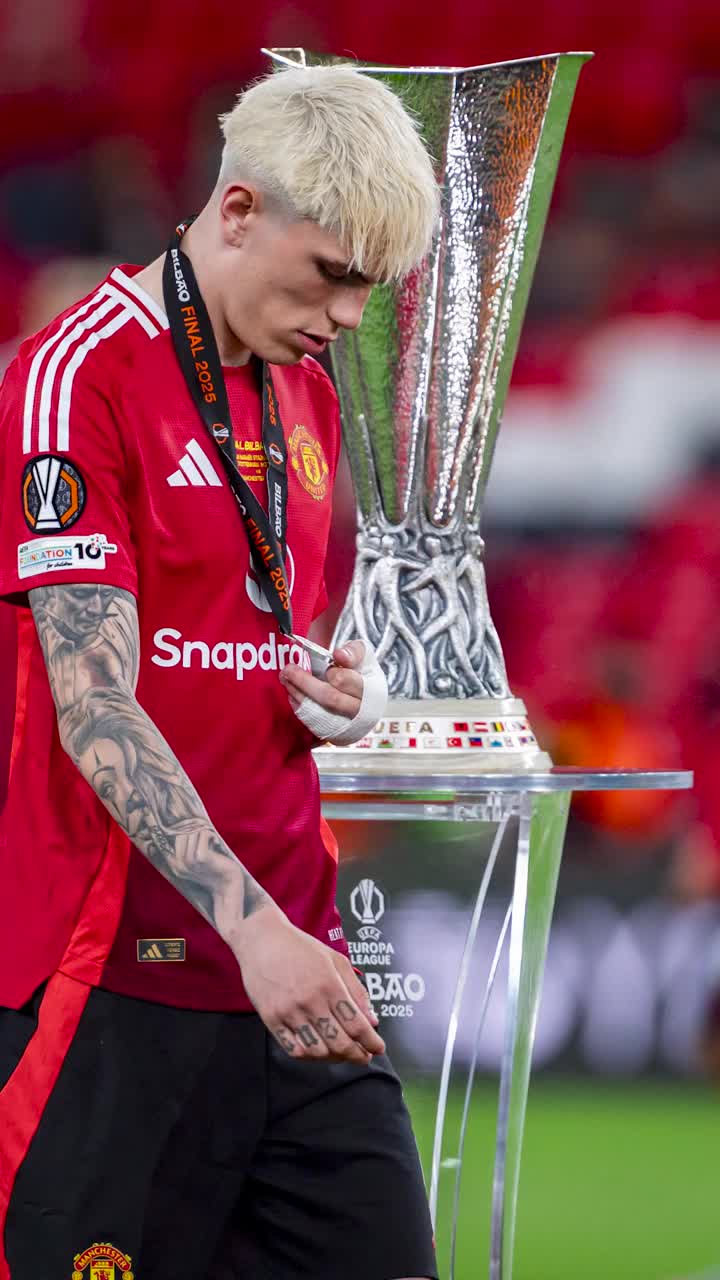 „Ai face bine să te rogi” Jucătorii lui Manchester United, șocați după ce au auzit mesajul lui Ruben Amorim pentru Garnacho