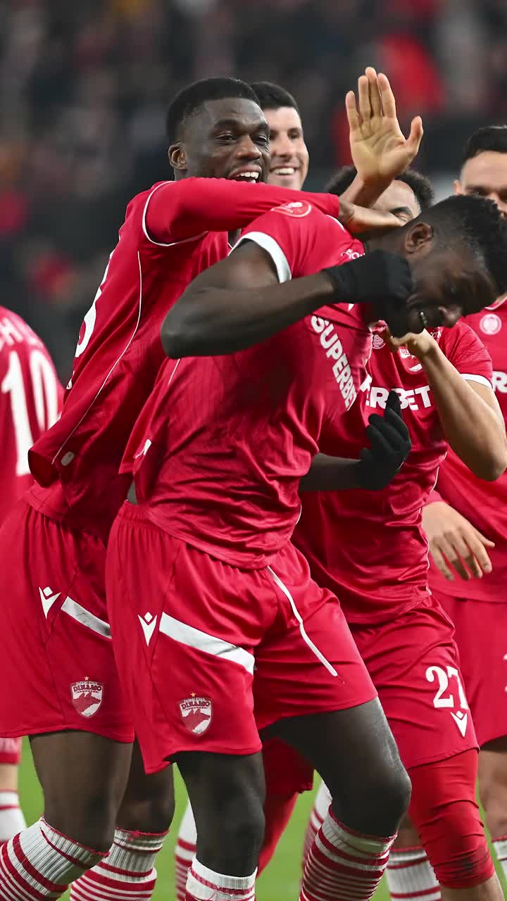 „Primă foarte mare de titlu” Detalii de culise despre ce s-a întâmplat la Dinamo : „Jucătorii și-au pierdut din entuziasm”