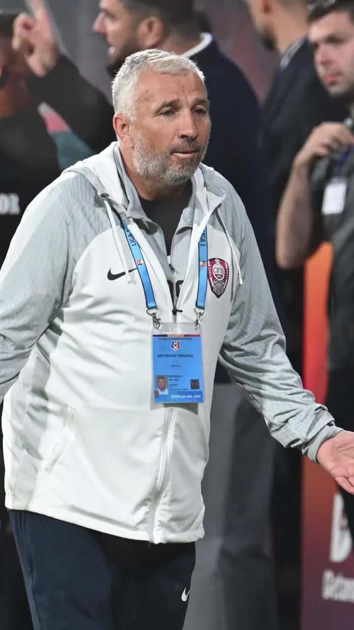 „A stricat meciul!” Dan Petrescu, iritat de arbitraj și la un meci fără miză: „Să dai un astfel de cartonaș...”