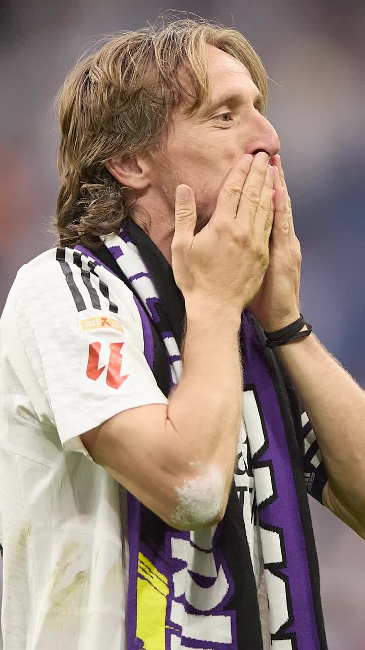 Ultimul meci pe „Bernabeu” FOTO: Luka Modric a emoționat un întreg stadion: „Vreau să spun o frază care mi-a plăcut...”