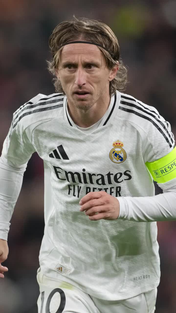 Modric, ofertă din Europa  Anunțul lui   Zlatko Dalic:  „Sunt convins că va lua decizia corectă” + Dorit de fiul unui mare antrenor