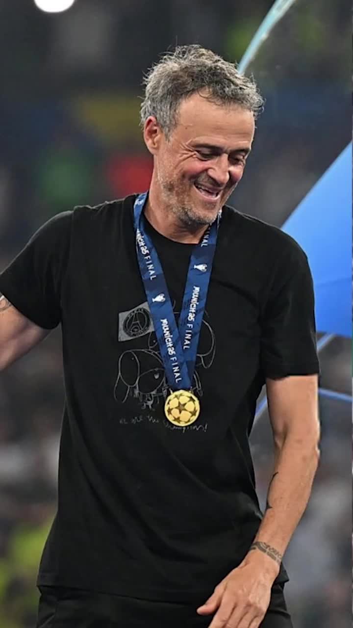 Pentru Xana  Momente emoționante la finala Ligii » Scenografie imensă   în memoria fiicei lui Luis Enrique  + tricoul special purtat de antrenor