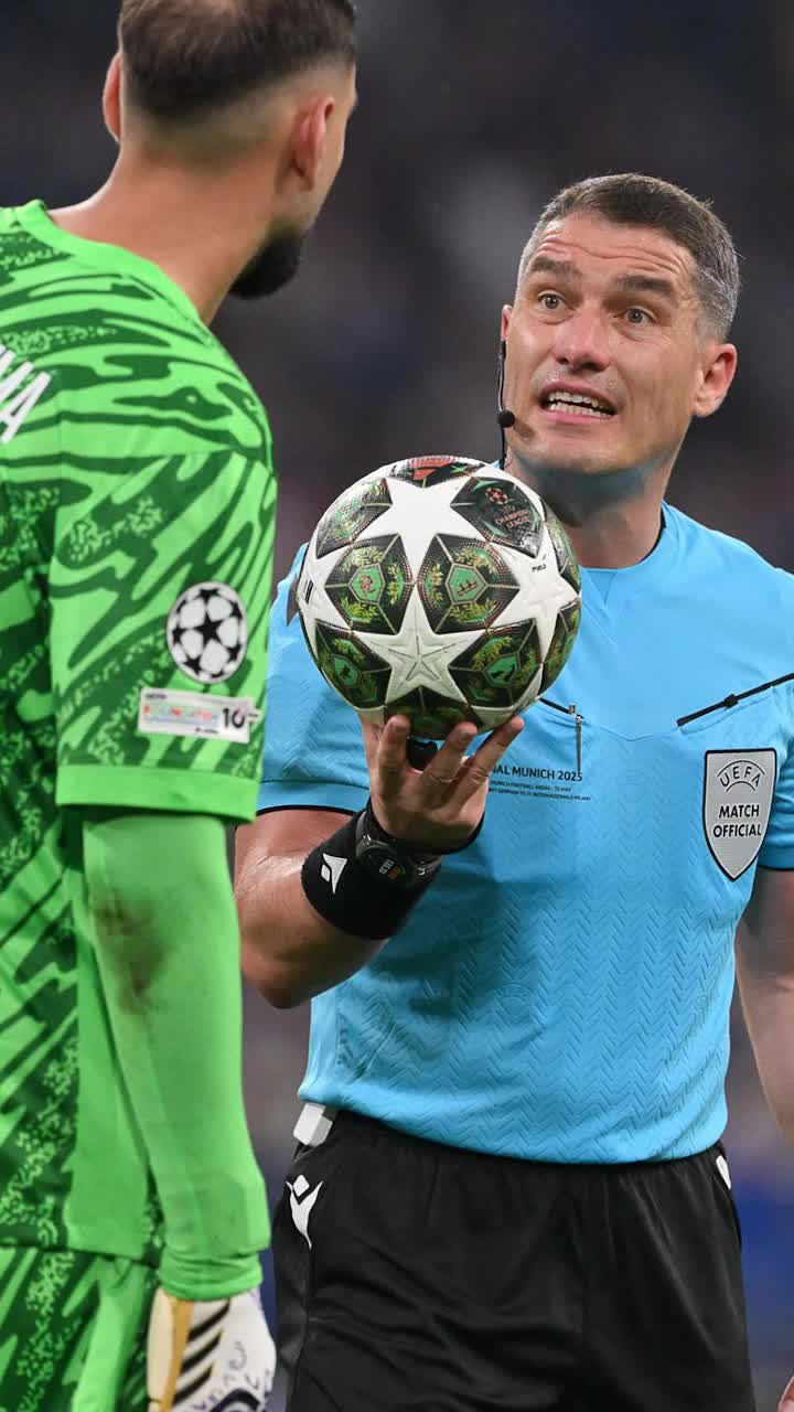 Kovacs n-a scăpat de critici!  Analiză   GOLAZO.ro  . Cum au fost cele opt meciuri arbitrate de Istvan în Ligă. De la   „dictator”  la „extraordinar”