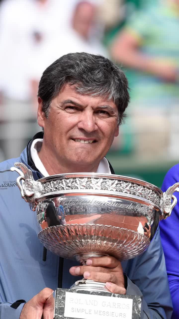 Alcaraz vs. Nadal Unchiul Toni surprinde: „Carlos îl poate depăși pe Rafa” » Avantajul campionului de la Roland Garros 2025