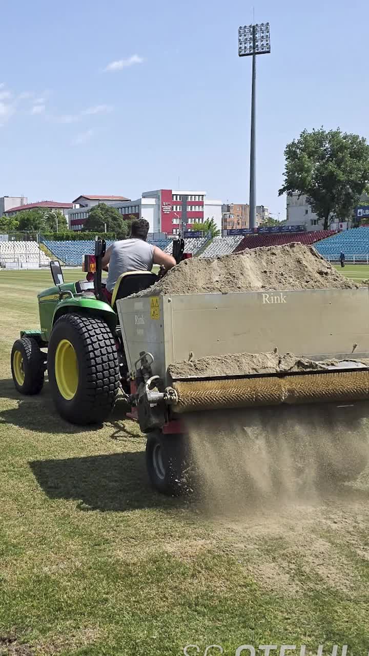 Pregătiri pentru noul sezon Oțelul a început lucrările pentru refacerea gazonului: „Abia așteptăm”