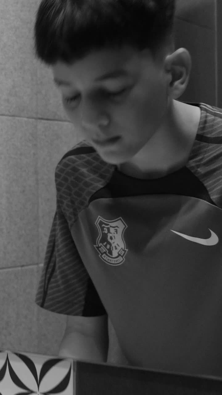  Drumul spre victorie O zi din via&#539;a unui pu&#537;ti la Academia Hagi.  Patrick Curumi e una dintre speran&#539;ele &ldquo;Regelui&rdquo;