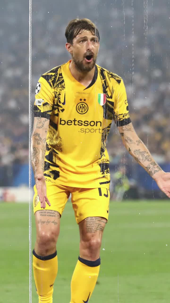 Șucu îl vrea pe jucătorul lui Chivu  Genoa, echipa deținută de patronul Rapidului, intră în cursa pentru   veteranul de la Inter