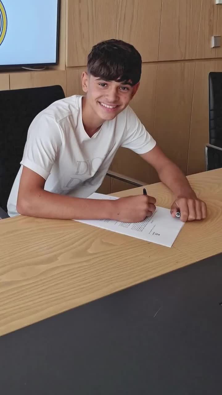  Transfer la Real Madrid Un juc&#259;tor de 16 ani  de origine rom&acirc;n&#259; a ajuns la juniorii &bdquo;blanco&rdquo;. Ce scriu spaniolii despre el