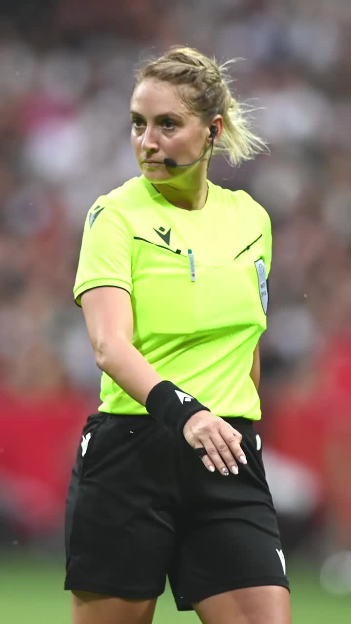  Alina Pe&#537;u, aleas&#259; de UEFA Rom&acirc;nca va arbitra &icirc;n ziua de deschidere a  Europeanului de fotbal feminin