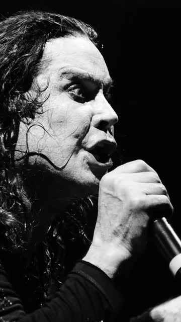 A murit Ozzy Osbourne    Legăturile legendarului rocker cu sportul:  „Crazy Train” răsună frecvent pe stadioane + era fan Aston Villa
