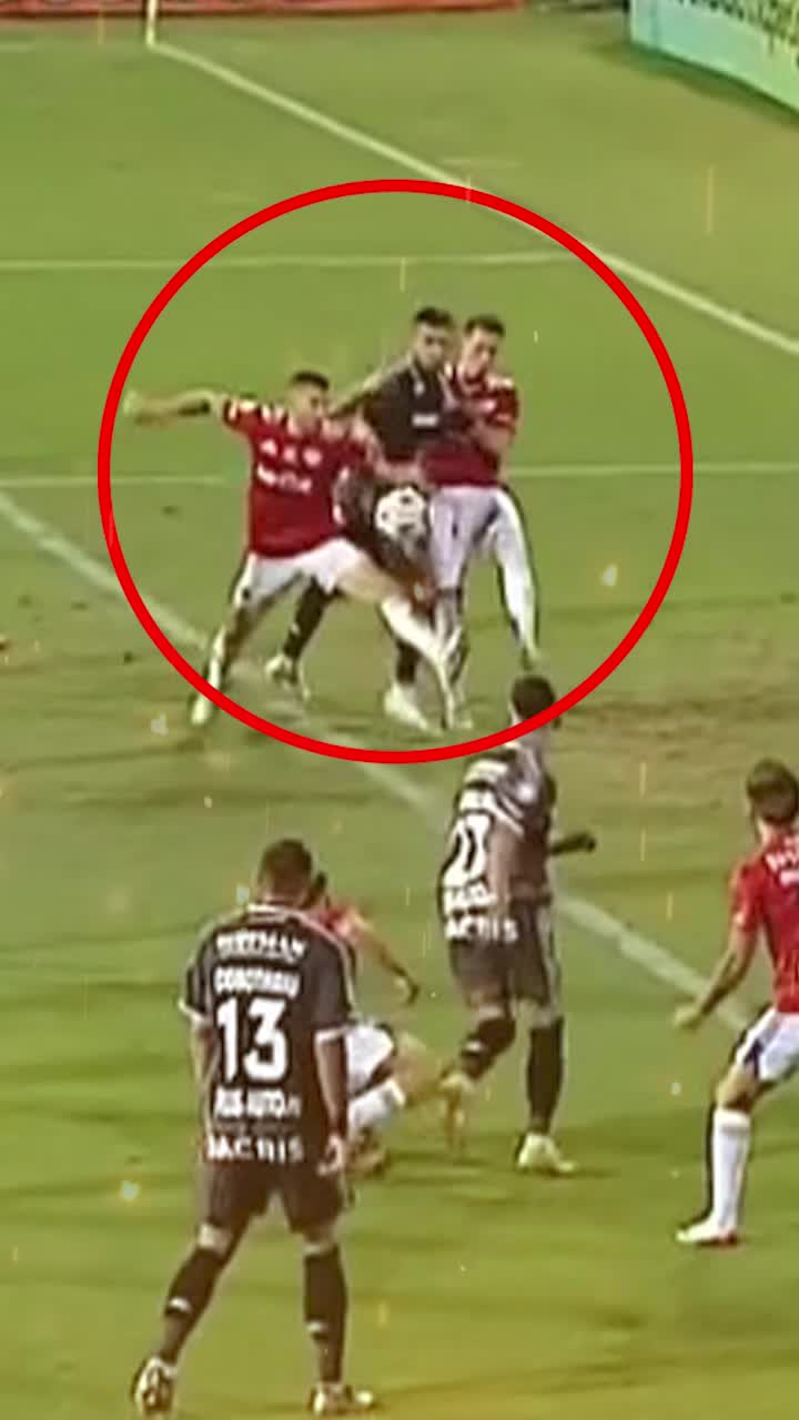 Controverse la Oțelul - Rapid FOTO. Faza care putea trimite cele trei puncte în Giulești. Specialist: „Sunt sigur că e penalty! ”