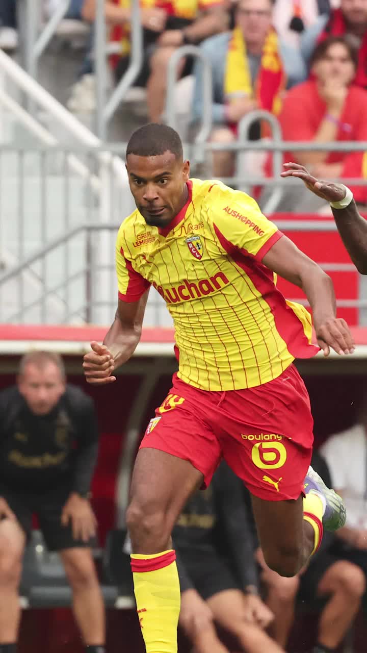 Pe picior de plecare   Cristi Chivu este   gata să renunțe  la un fotbalist transferat vara trecută: „Nu e potrivit pentru stilul său de joc” 