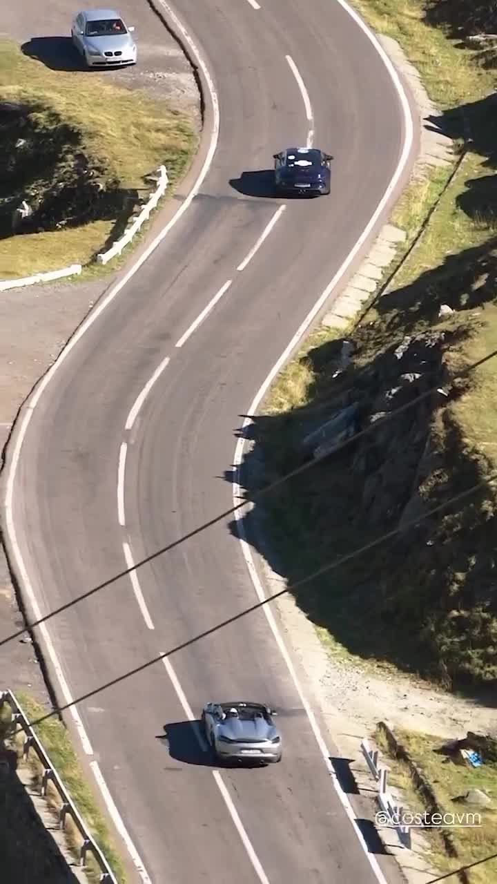 Cu Porsche-ul pe Transfăgărășan VIDEO+FOTO Imagini spectaculoase publicate de David Popovici