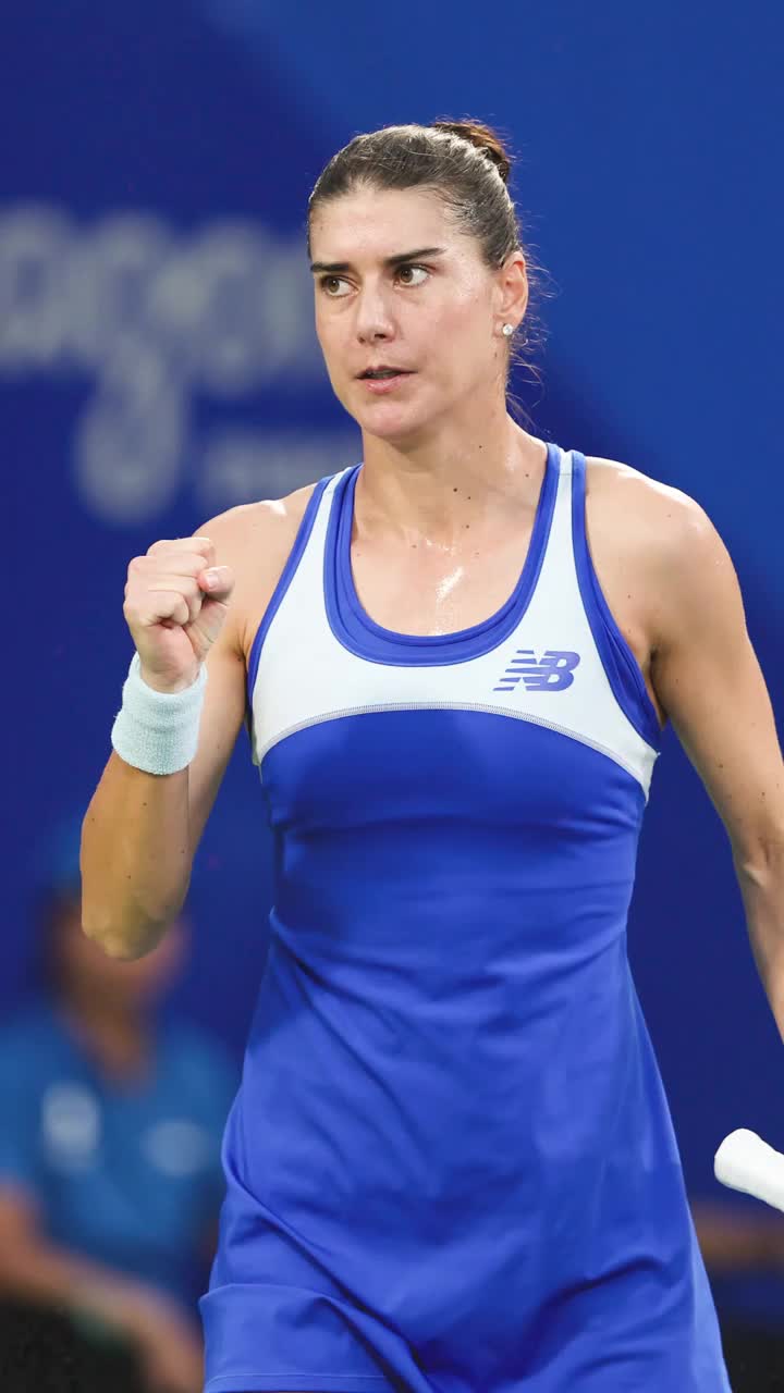 Calificare pentru Sorana Cîrstea  Românca a trecut de favorita #14 a turneului de la   Miami Open  și merge în turul trei al competiției. Ce sumă va încasa