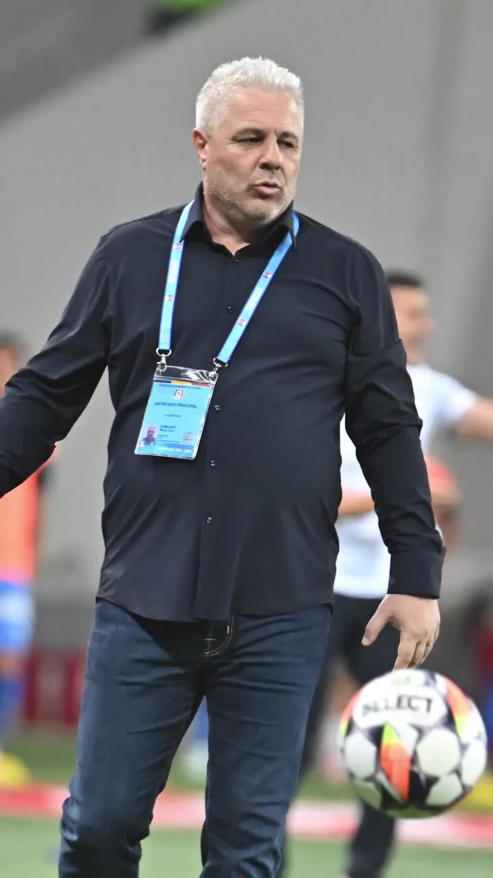 „Cum vă explicați lucrul acesta?”  Șumudică critică jocul campioanei României din mandatul lui Rădoi: „Ne luam de Gigi Becali, dar    FCSB arăta la fel”