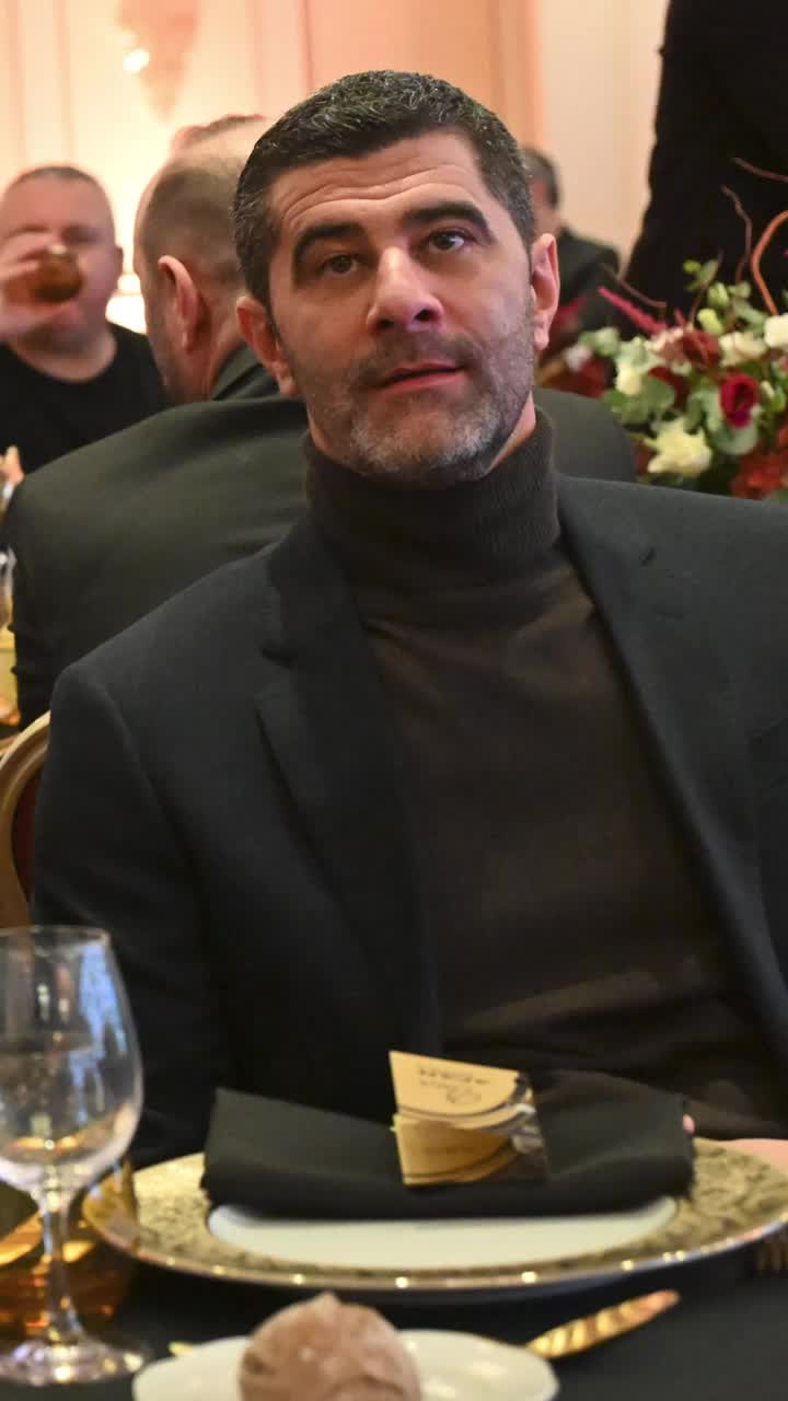 „Dacă pierd lupta cu el, mă ia consilier”     Gino Iorgulescu,  după ședința LPF: „A fost o adunare cu câteva probleme”