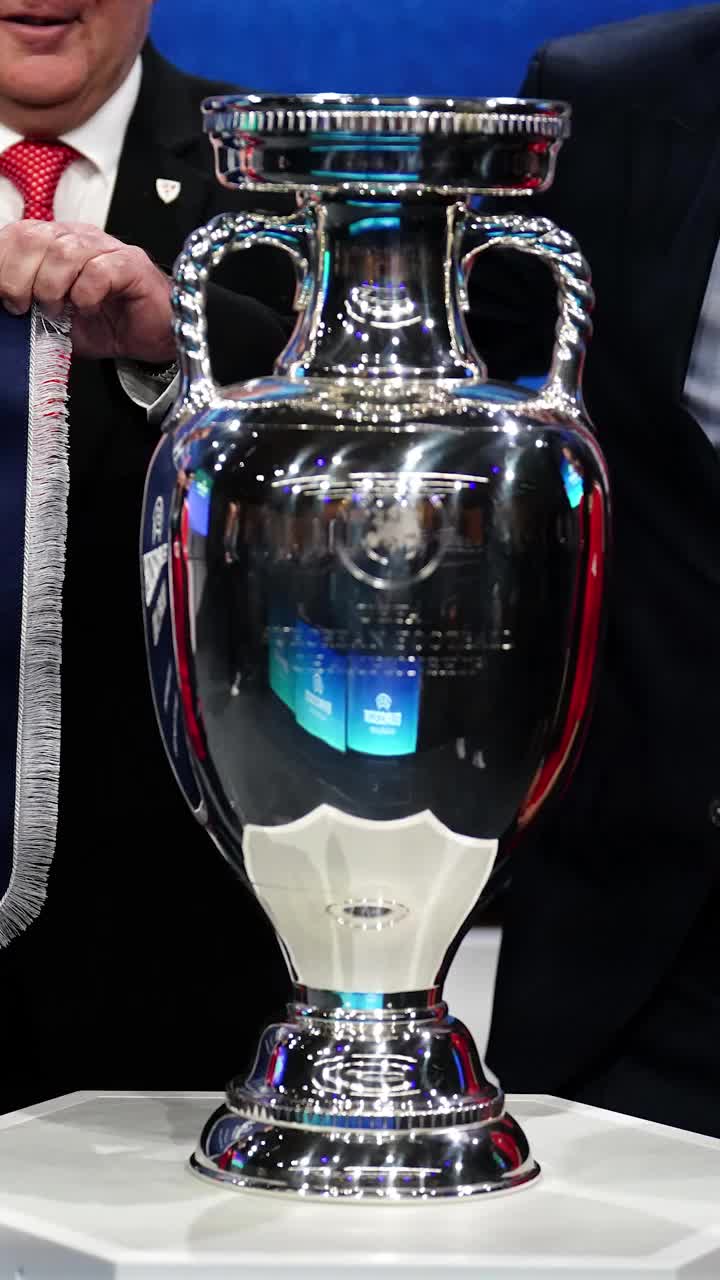 Ce diferență!  Două bilete la Euro 2028 vor costa   mai puțin decât un loc de parcare  la acest Mondial. Ce face UEFA