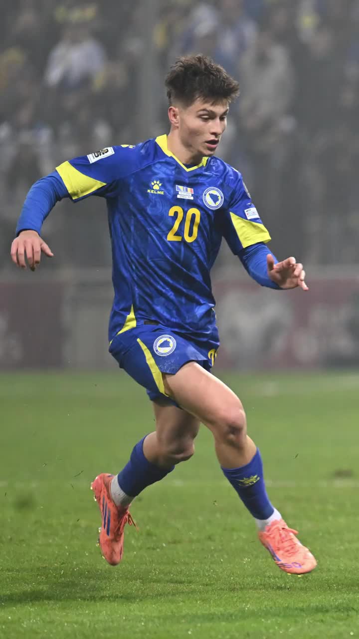 „Părinții au avut lacrimi în ochi”  Bajraktarevic ne înfruntă și în Liga Națiunilor.   Tulburător, despre Bosnia, război și golul cu România