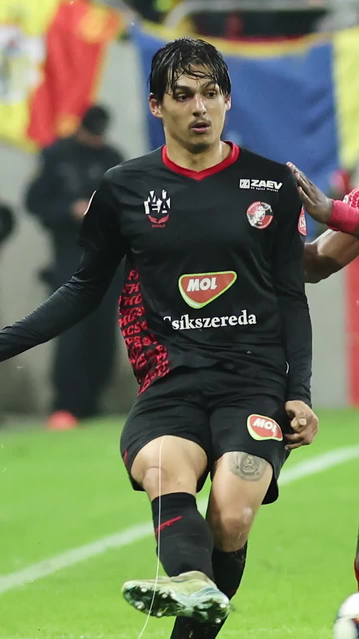 L-a înfuriat pe Ilyeș    FOTO.  Jucătorul de la Csikszereda a fost scos   la doar 20 de minute  după ce intrase pe teren! » Ce s-a întâmplat