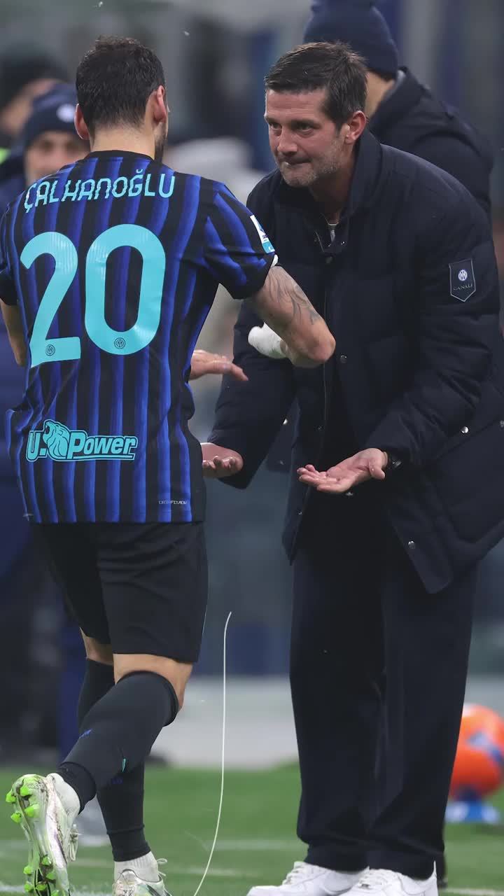 Chivu l-a umilit pe Fabregas   O întrebare l-a iritat pe român:   „Sunt titluri de presă, nu-mi pasă”  + Declarația care a făcut valuri în Italia: „Sunt idiot”