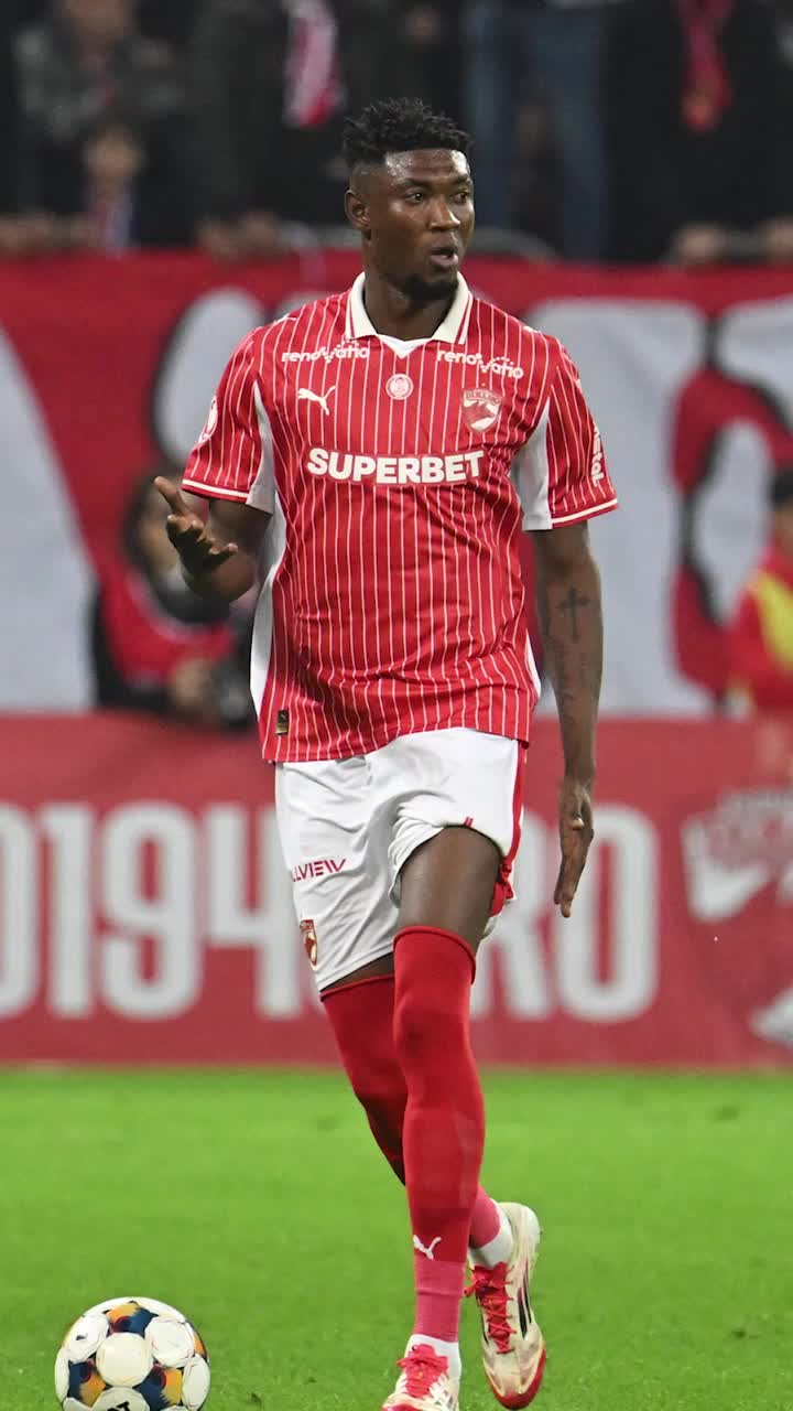 Probleme mari pentru Dinamo  Doi jucători importanți   sunt suspendați,  după cartonașele încasate în meciul cu FCSB