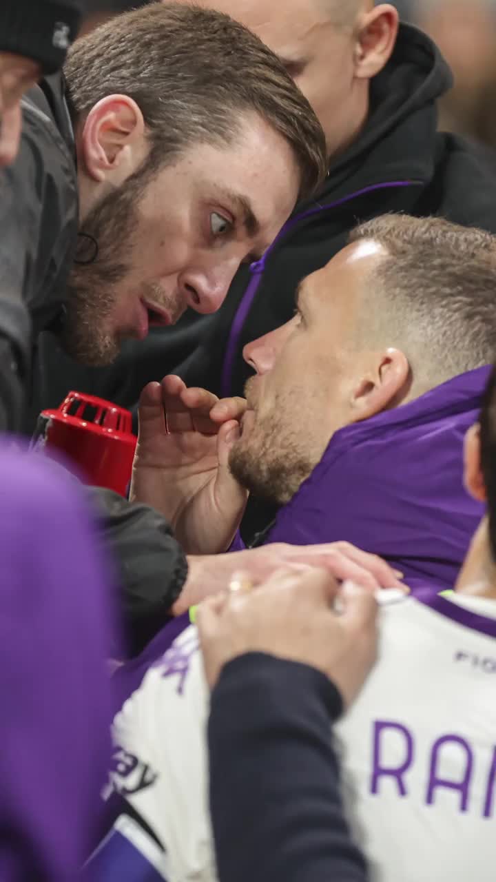  &bdquo;S&#259; v&#259; moar&#259; copiii de cancer!&rdquo; Furie la Floren&#539;a.  Mesaje oribile ale fanilor Fiorentinei pentru propriii juc&#259;tori