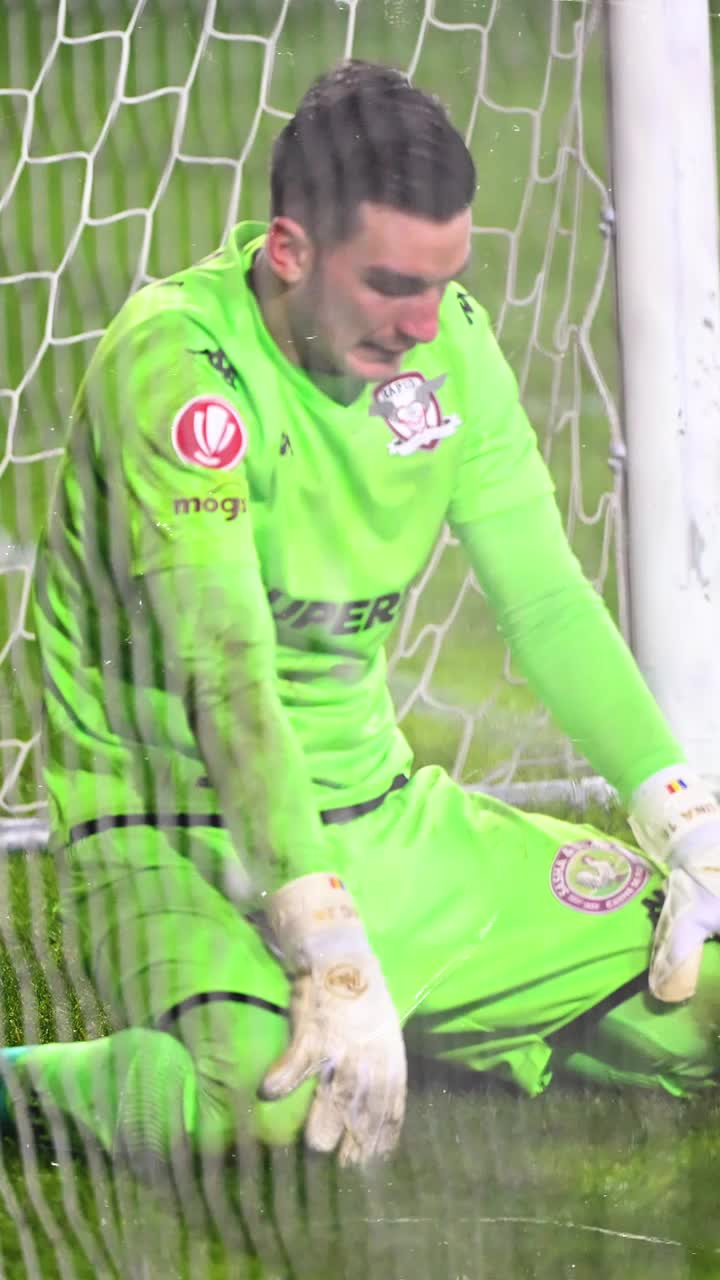 Aioani, OUT!  Verdict dur pentru portarul titular de la Rapid!   Cât va lipsi + ce meciuri va rata