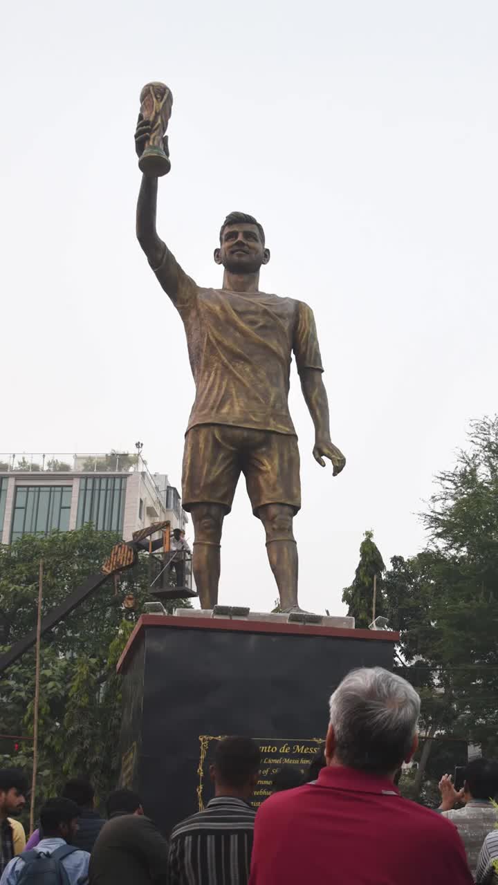 Messi a creat isterie în India    VIDEO:  Fanii   au distrus stadionul  după plecarea bruscă a starului argentinian: „Am plătit un salariu ca să-l văd”