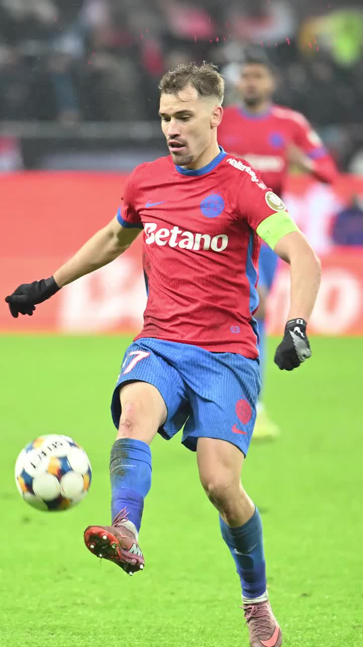 Înlocuitor pentru Olaru  Campioana României ar fi ochit un jucător antrenat de   Răzvan Lucescu