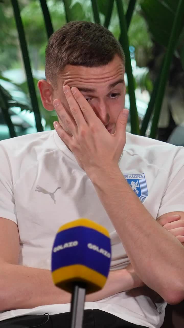 „Căpitanul nostru m-a lovit așa”  Interviu savuros   GOLAZO.ro  în Antalya cu Oleksandr Romanchuk, stoperul Craiovei:   „Sunteți gemeni sau ce?”