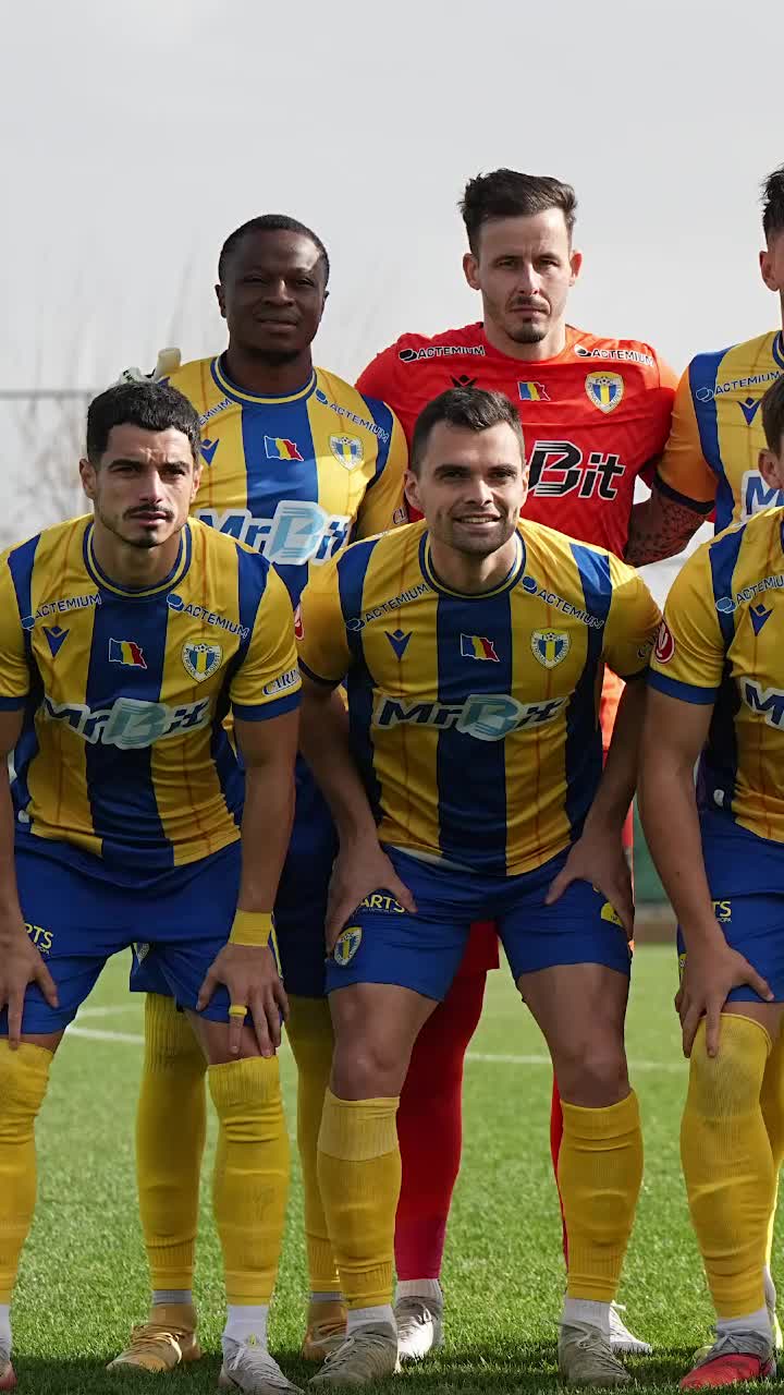 Petrolul, joc în voia naturii!  Teribilă vreme azi la amicalul cu Katowice, în Antalya.   Rafalele de vânt extrem  întorceau mingea!