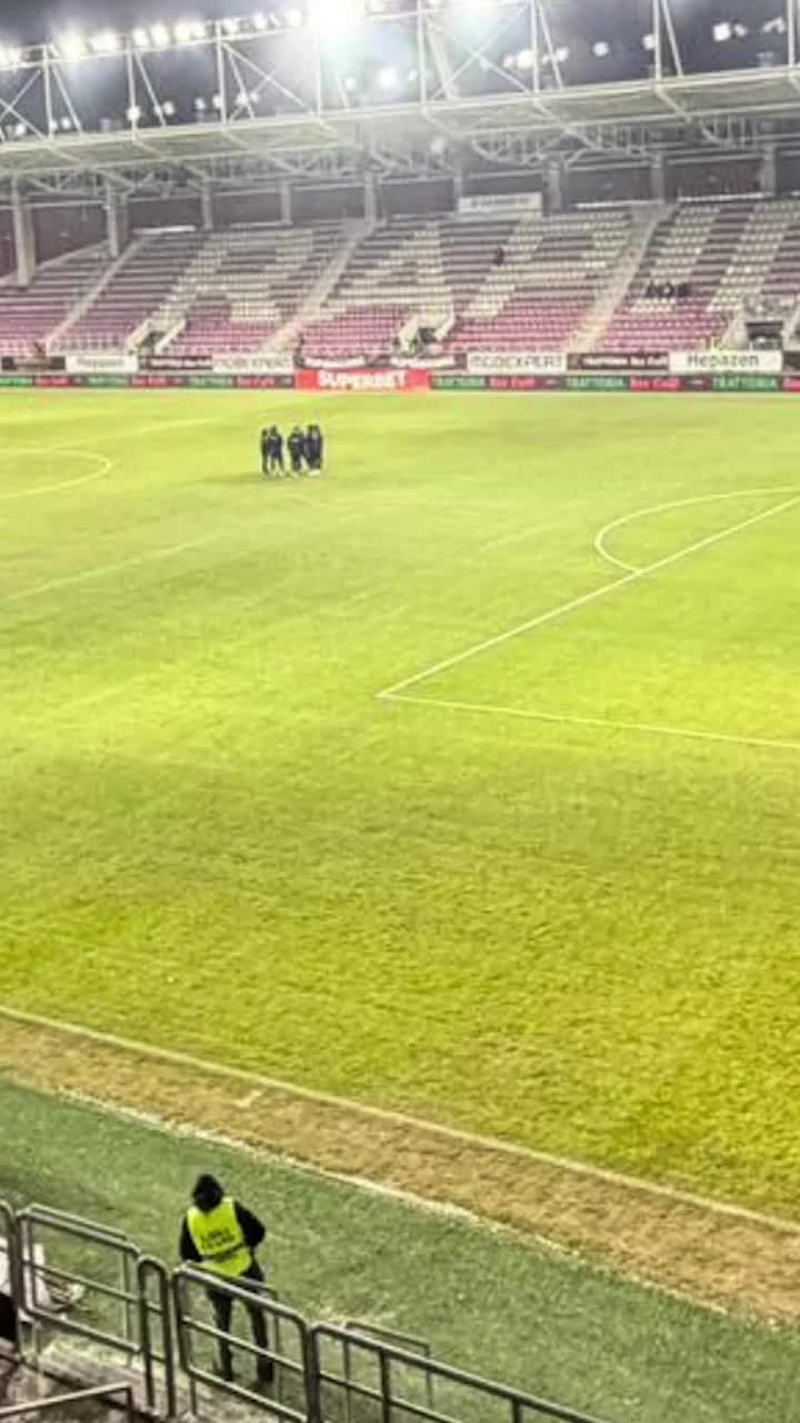  FĂRĂ ZĂPADĂ, EMOȚII CU GAZONUL&nbsp; &nbsp;Giuleștiul a fost curățat complet: nu mai vor să repete scenele cu Șumudică