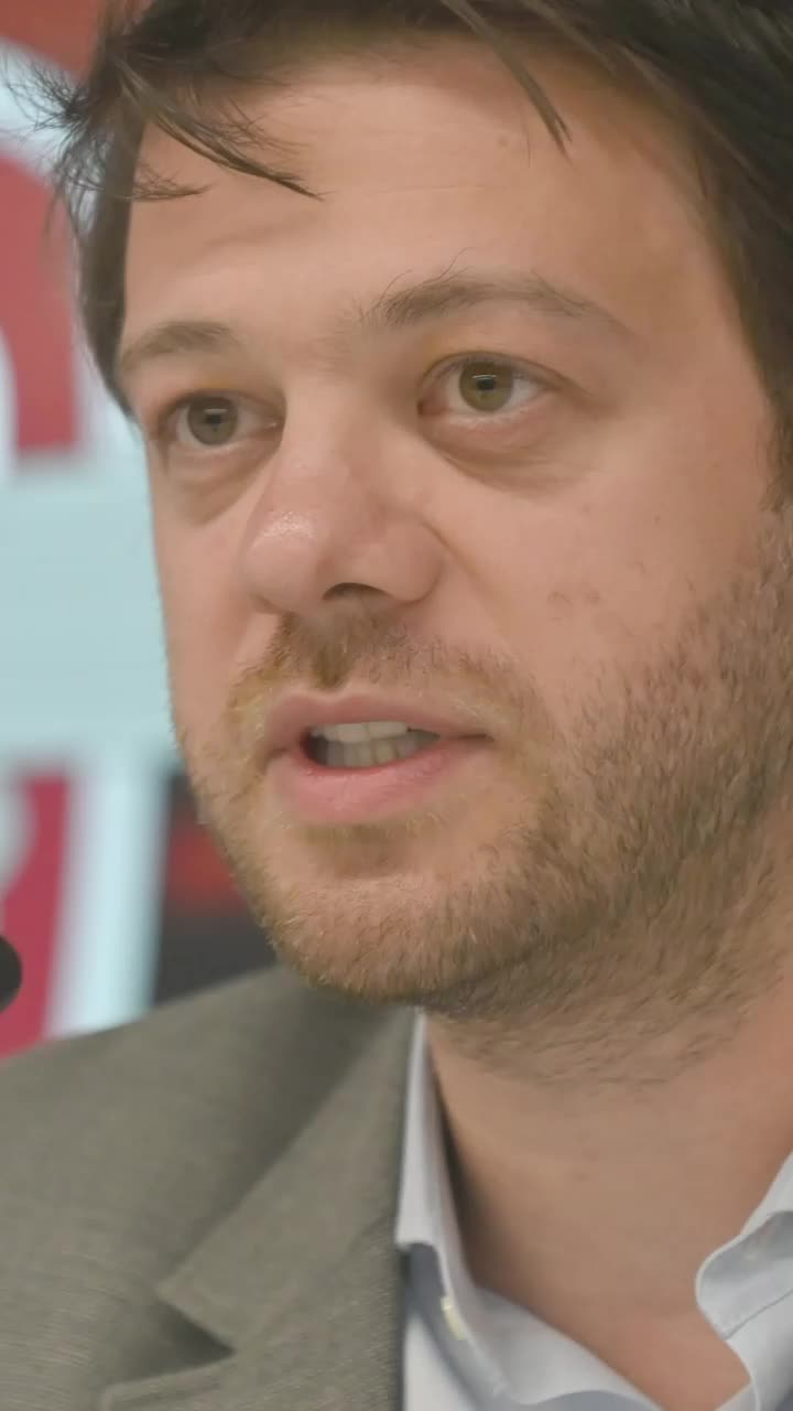 „L-am sunat non-stop”  Victor Angelescu a explicat cum s-a realizat   transferul lui Moruțan la Rapid,  după acuzațiile lui Gigi Becali