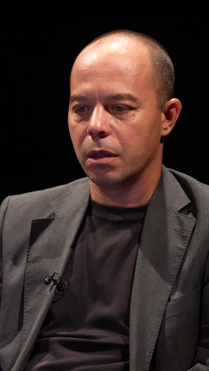 Cea mai mare gafă din carieră  Un fost arbitru FIFA rememorează cum   a dat două penalty-uri inexistente:  „Ce-o fi fost în capul meu?”