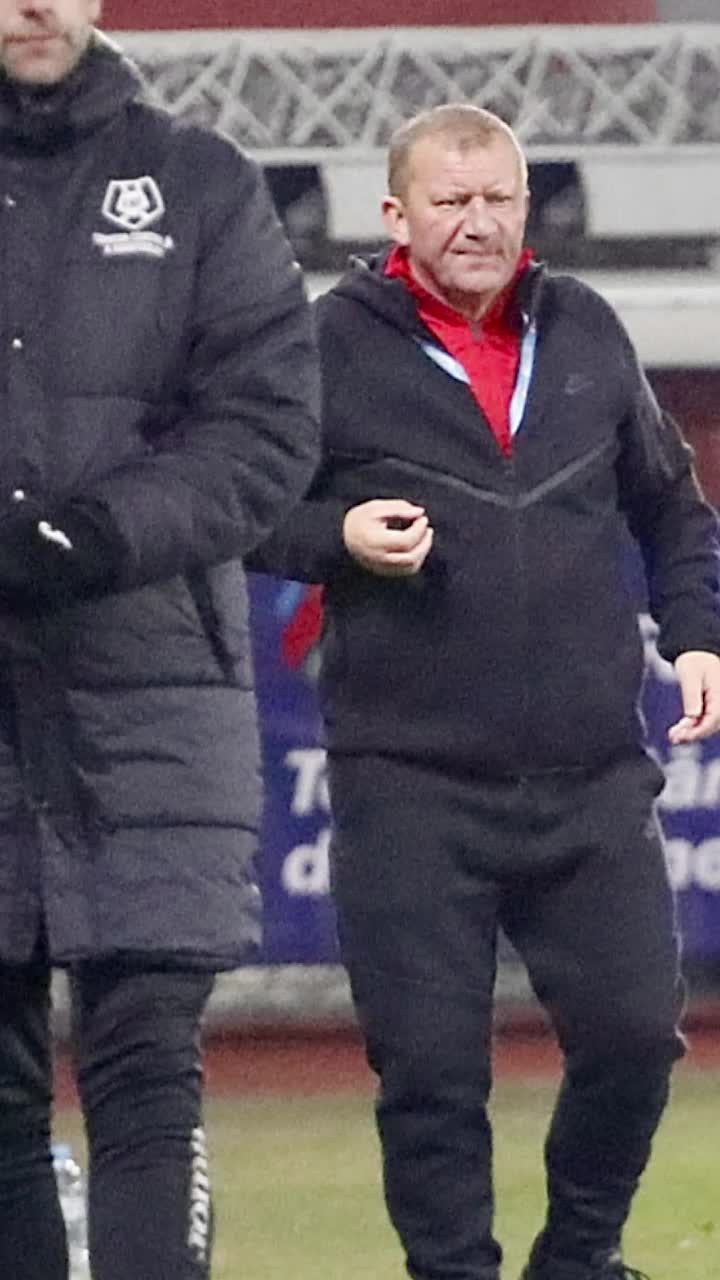 „Rușinos!”  Dorinel Munteanu, mesaj după umilința cu Rapid: „Dacă sunt bărbați,   punem pe masă toate problemele”