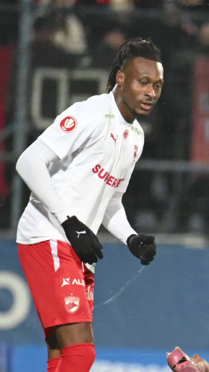 Pierdere mare pentru Dinamo     FOTO.  Golgheterul „câinilor” va fi   suspendat  la derby-ul cu Universitatea Craiova 