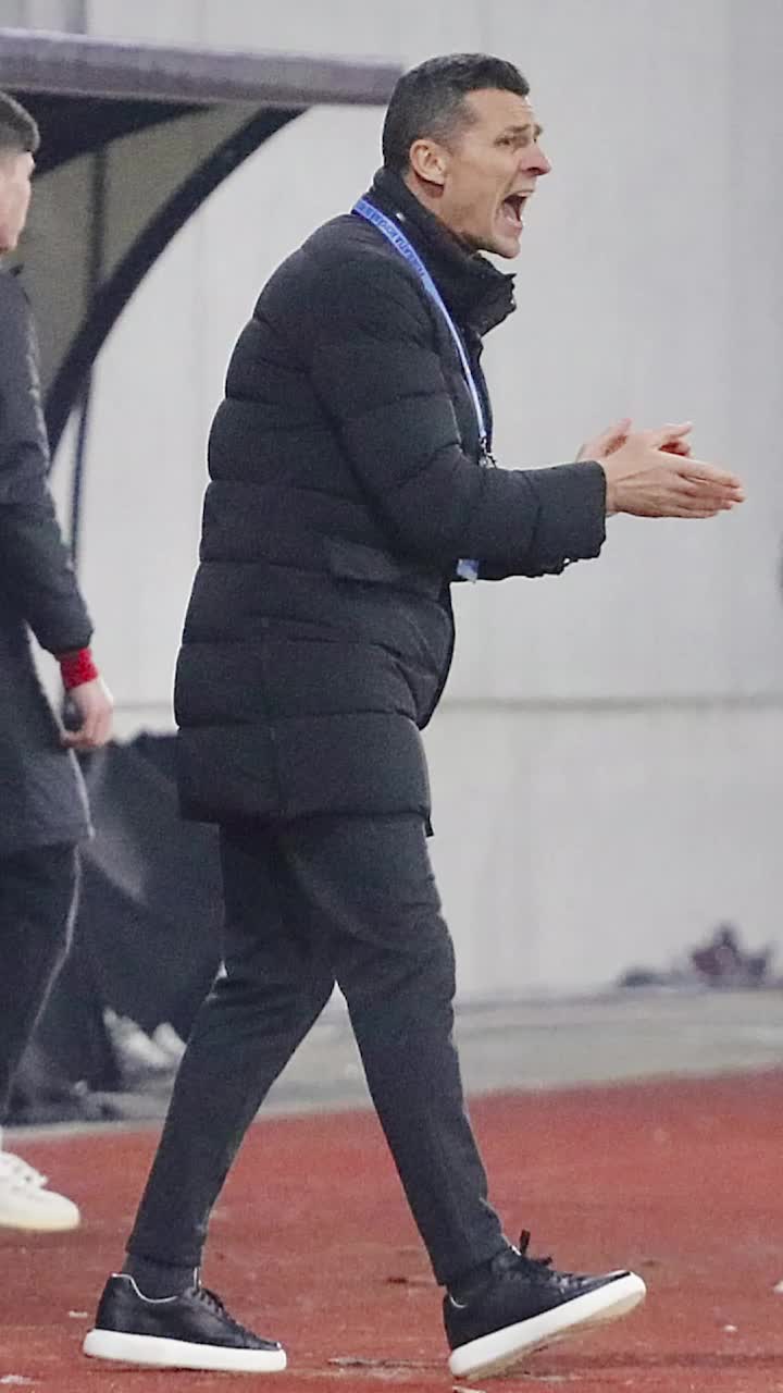 Gâlcă, nemulțumit  Antrenorul a numit minusul Rapidului în meciul cu Petrolul:   „N-am fost clari acolo”  + ce spune despre Moruțan și Paraschiv