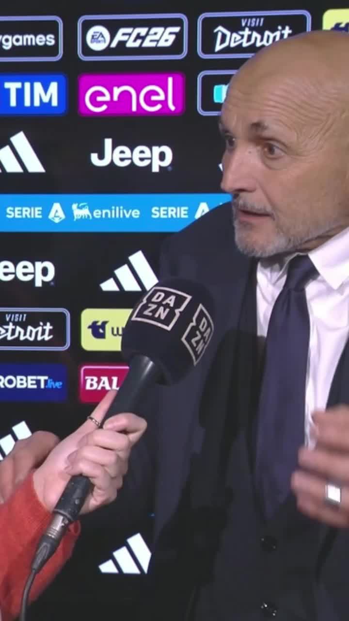  &bdquo;Pot să te sărut. Acesta este contact&rdquo;  Luciano Spalletti și-a &icirc;ncheiat discursul anti-arbitri pup&acirc;nd o reporteră pe umăr pentru a-și demonstra teoria